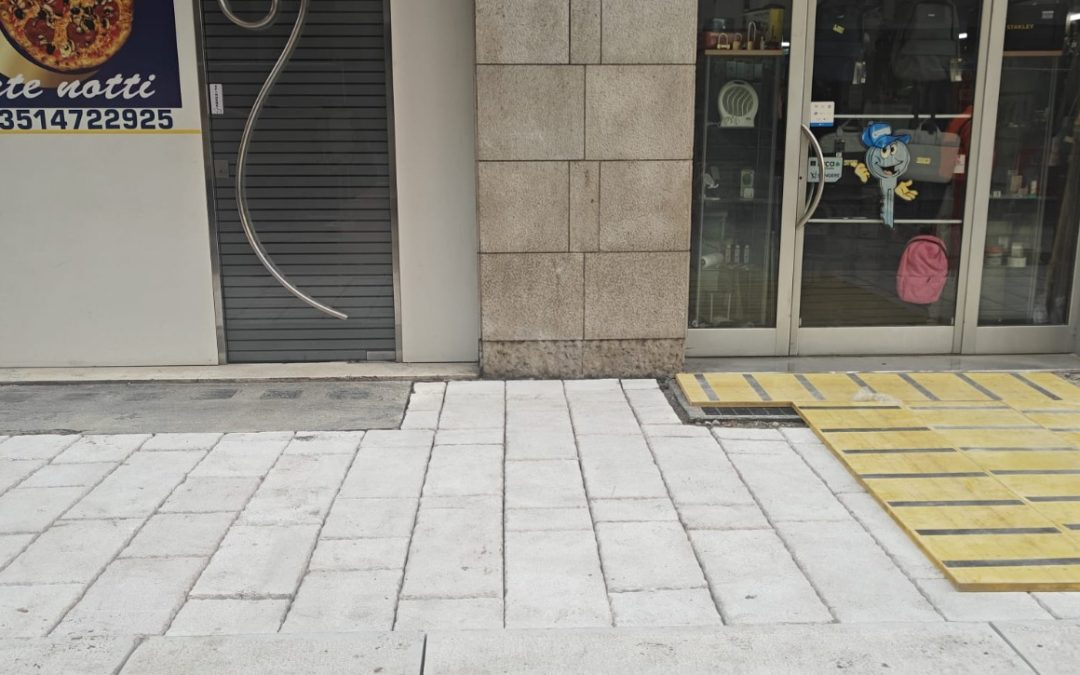 Continuano gli interventi per il BRT in diversi quartieri della città: in via Quintino Sella in corso il rifacimento del marciapiede con le nuove basole