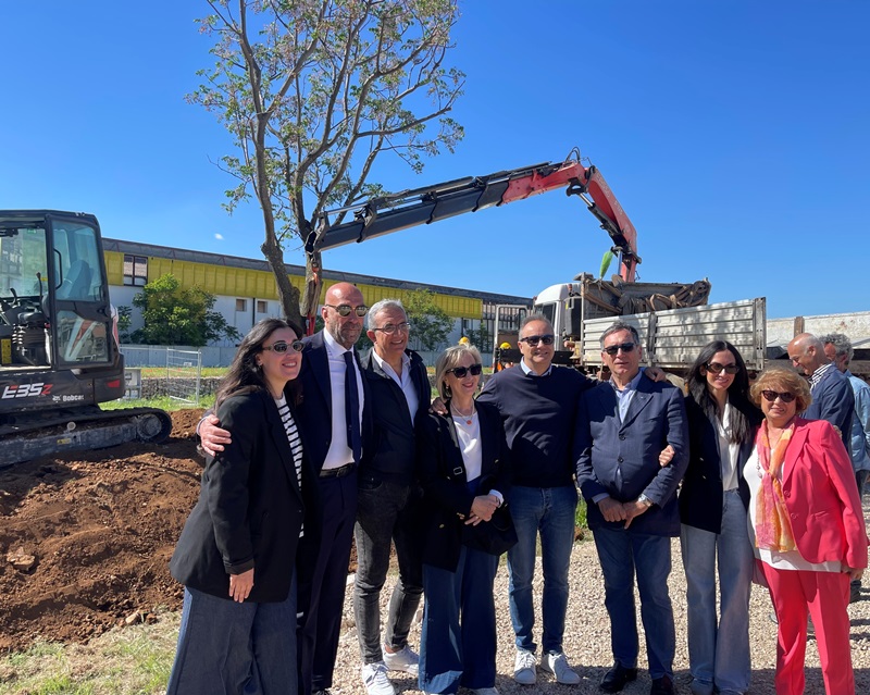 Parco Della Rinascita sull’area ex Fibronit. Oggi la piantumazione del primo albero alla presenza del sindaco Vito Leccese