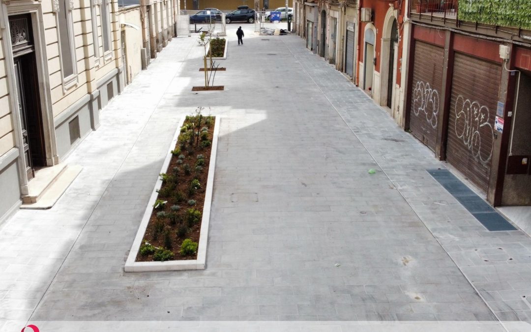 Riqualificazione via Manzoni: entro il fine settimana riapre l’intero tratto tra corso Italia e via Crisanzio. Lavori concentrati sul basolato