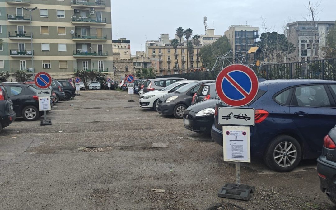 Riqualificazione del parcheggio adiacente al parco Maugeri: posizionata la segnaletica di cantiere, lavori al via la prossima settimana