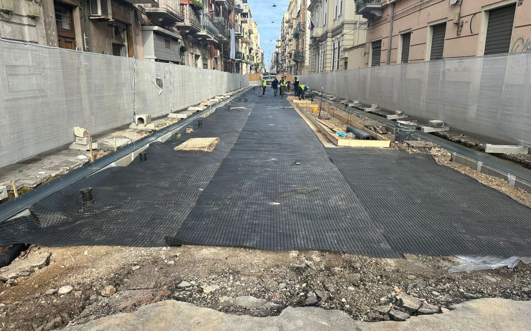 Riqualificazione di via Manzoni, questa mattina la posa del massetto fibrorinforzato sul primo isolato: gli aggiornamenti sul cantiere