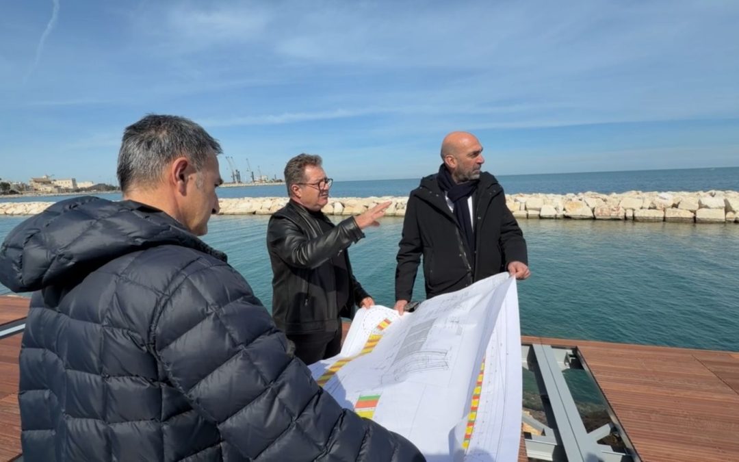 Procedono le lavorazioni sul molo Sant’Antonio: completata la struttura del Museo del Mare, prende forma la “passeggiata sul mare” con le pedane in legno