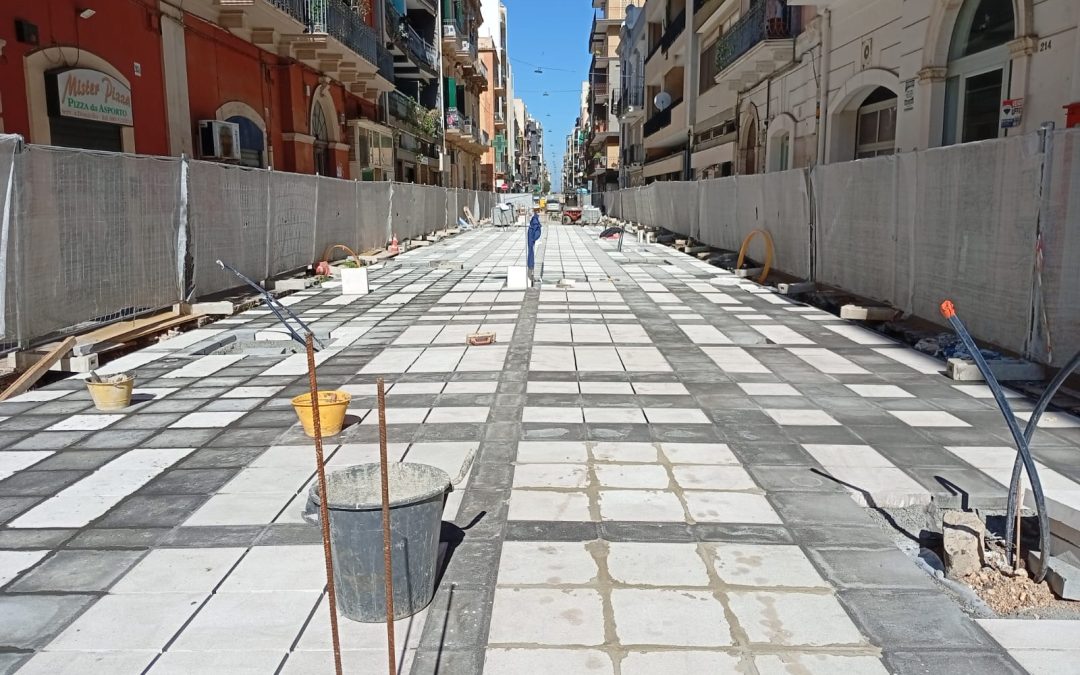 Riqualificazione via Argiro: da oggi aperta al transito pedonale la fascia centrale del secondo isolato. In via Manzoni da lunedì cantiere anche sul settimo isolato