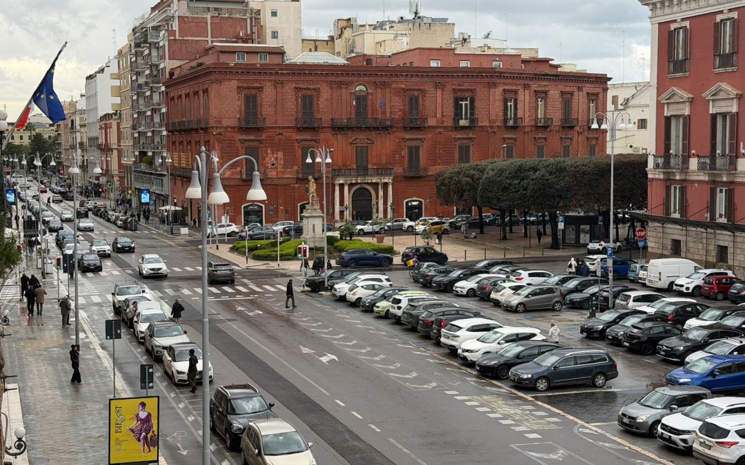 Nuovi spazi di sosta per taxi in Corso Vittorio Emanuele II: istituiti 7 stalli tra Via Cairoli e Via Roberto da bari lato teatro Piccinni