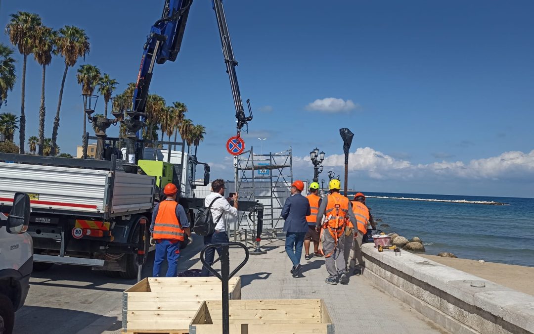 Al via i lavori di manutenzione straordinaria dei candelabri ornamentali sul lungomare restauro affidato a esperte in materiali lapidei e metalli prima tranche restyling entro la primavera 2026