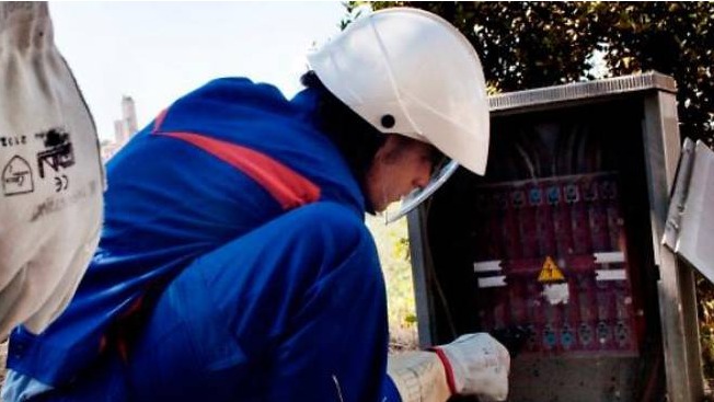 Lavori di posa cavi di E-Distribuzione nei quartieri Madonnella, Murat e Bari Vecchia