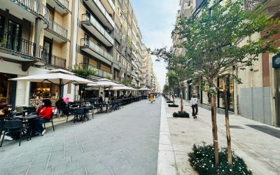 Via Argiro: conclusa la riqualificazione del viale pedonale con nuova pavimentazione, 180 alberi e incroci in quota.  Leccese: “La nuova via Argiro dimostra che i disagi dei cantieri sono temporanei, le trasformazioni restano”