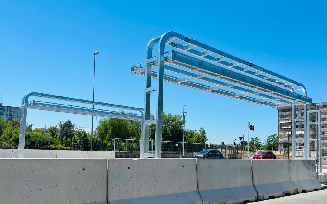 BRT – Bus Rapid Transit                                                                                                  In corso il montaggio delle pensiline tecnologiche lungo il percorso della linea verde. Al via l’allestimento anche sulla linea rossa