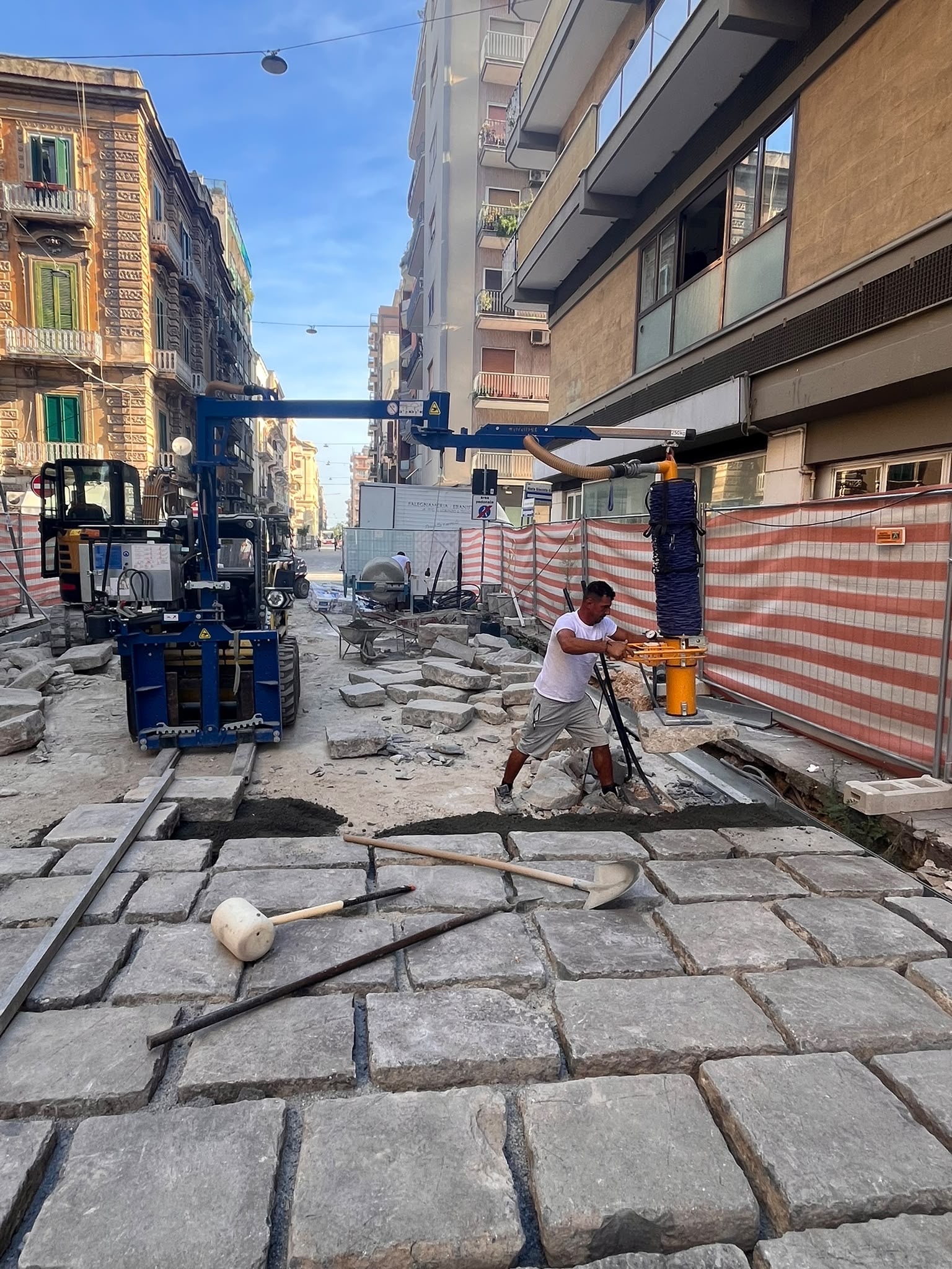 19-08-26 riqualificazione via Manzoni_lavori
