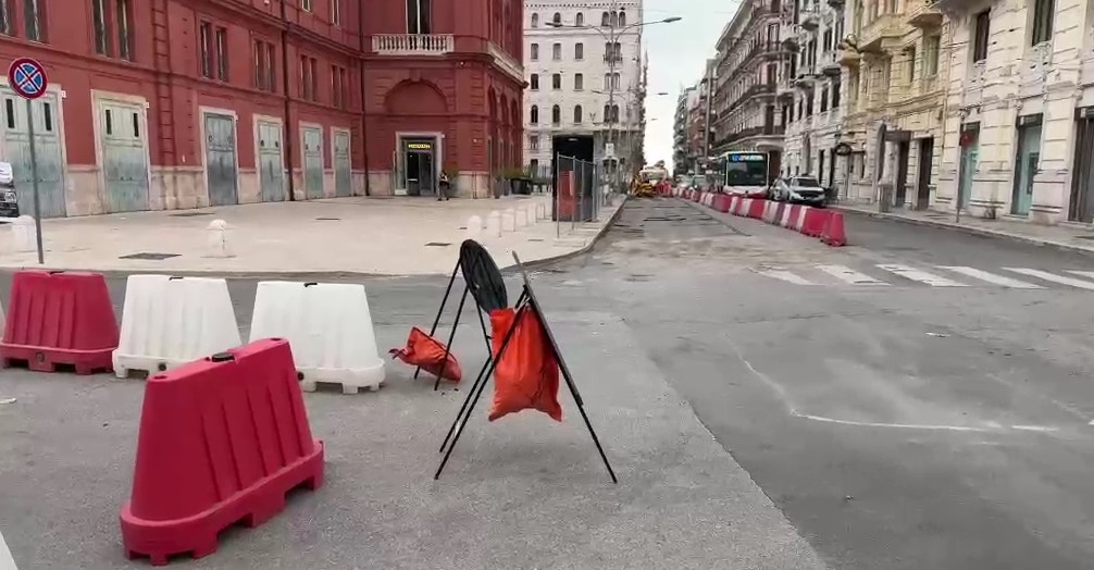 28-07-27 lavori Brt corso Cavour e via Cognetti
